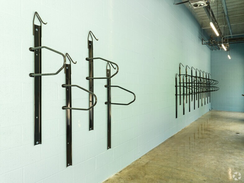 More Photos Of 1135 W Winona St, Chicago Apartments For Lease