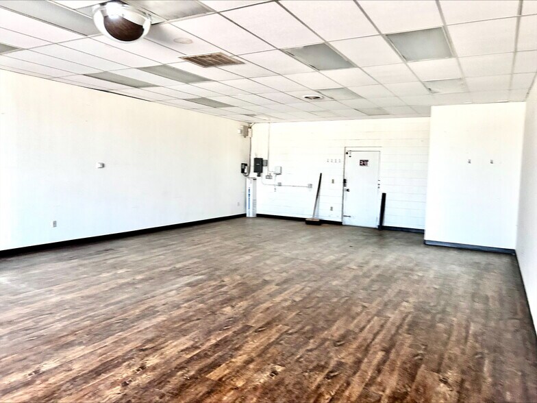 More Photos Of 3410-3454 S Western St, Amarillo Storefront For Lease