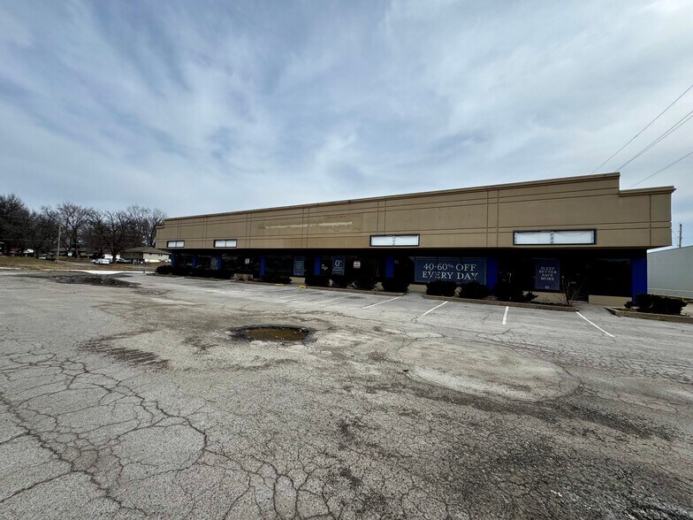 More Photos Of 514-528 NW 7 Hwy, Blue Springs Unknown For Lease