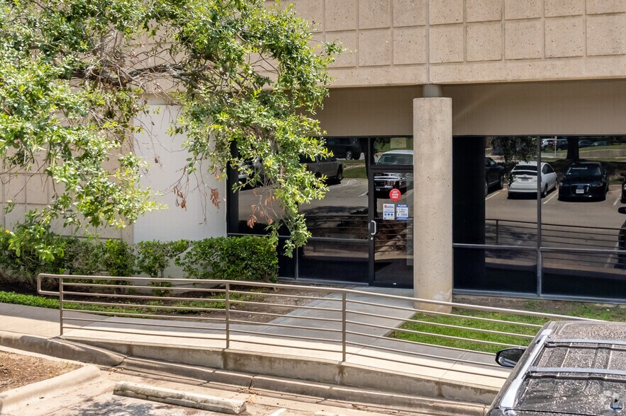 More Photos Of 2111 Braker Ln, Austin Unknown For Lease