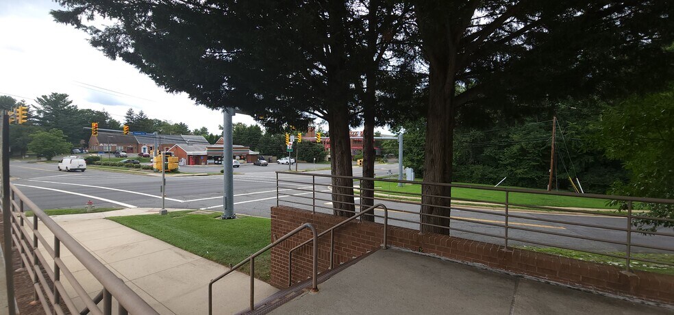 More Photos Of 2301 Gallows Rd, Dunn Loring Office For Lease