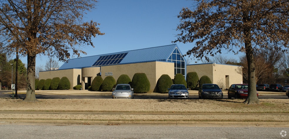 Primary Photo Of 3920 Whitebrook Dr, Memphis Bank For Sale