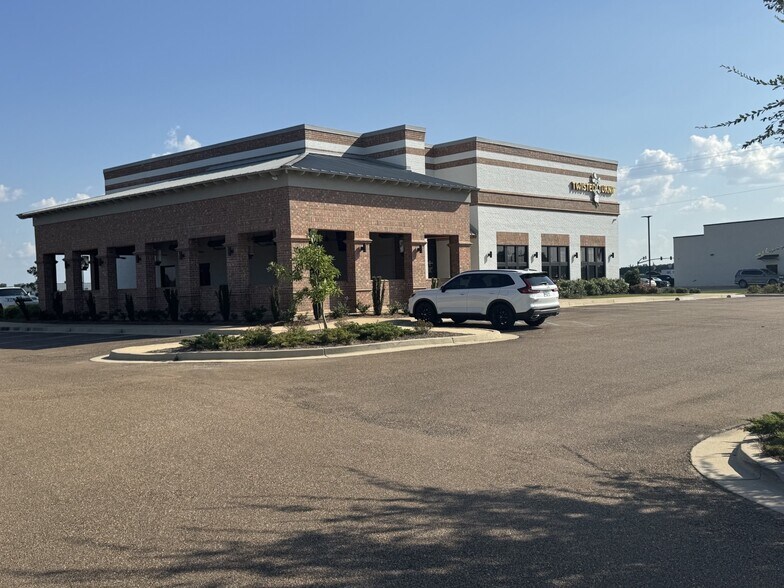 More Photos Of 166 Calhoun Station Pky, Gluckstadt Restaurant For Sale