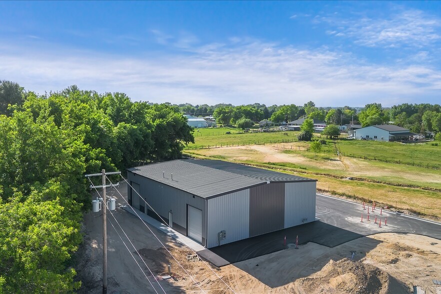 More Photos Of 80 N Happy Valley Rd, Nampa Warehouse For Sale