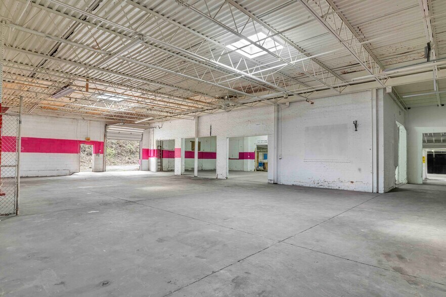 More Photos Of 7500 Bessemer Ave, Cleveland Manufacturing For Lease