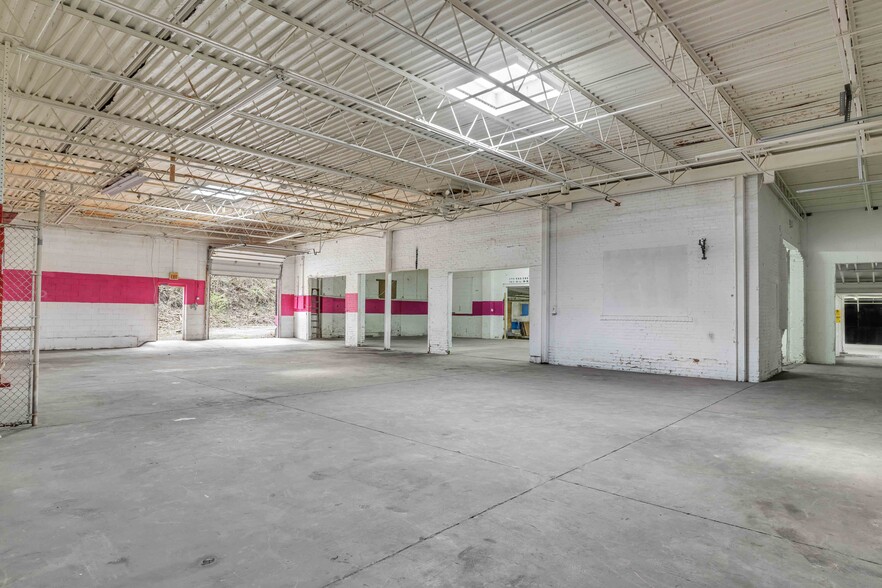 More Photos Of 7500 Bessemer Ave, Cleveland Manufacturing For Sale
