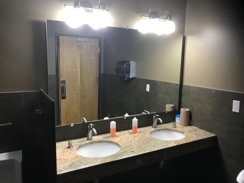 More Photos Of 871 S Arbor Vitae, Edwardsville General Retail For Lease