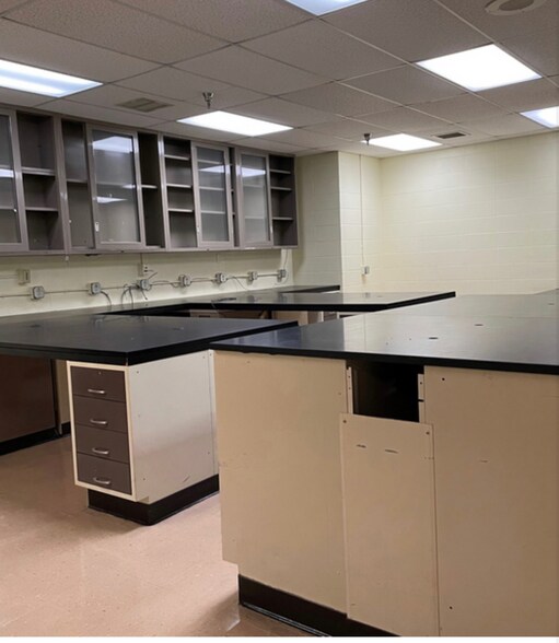 More Photos Of 745 College Dr, Dalton Manufacturing For Lease