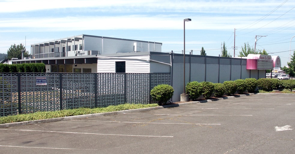 More Photos Of 1314 Auburn Way N, Auburn Health Club For Lease