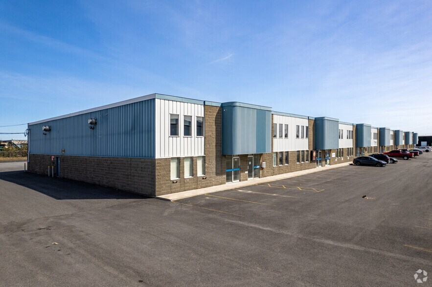 More Photos Of 745 Ch Du Grand-Bernier N, St-Jean Distribution For Lease