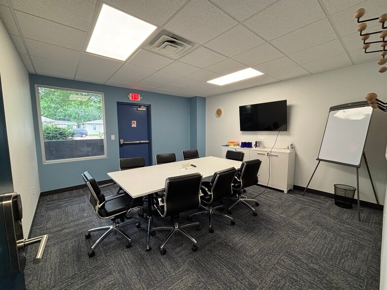More Photos Of 414 W Parkway St, Denton Loft Creative Space For Lease