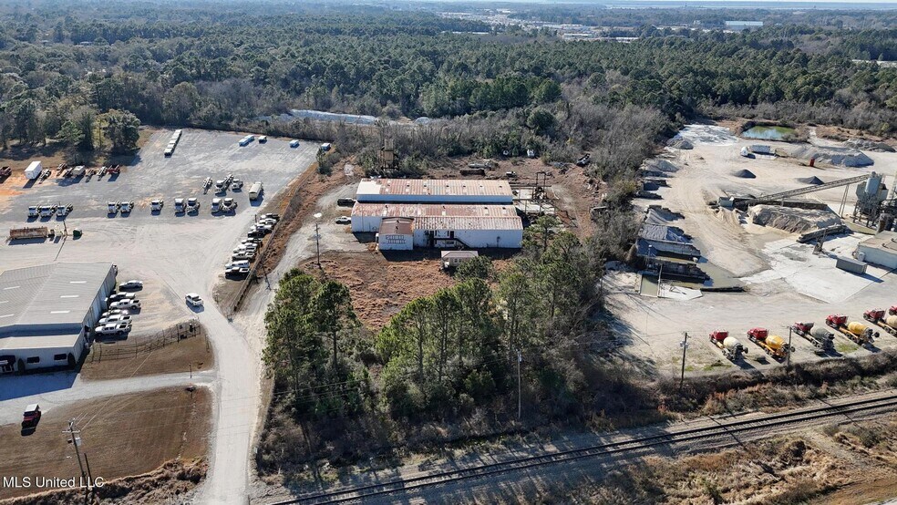 More Photos Of 5309 Industrial Rd, Pascagoula Warehouse For Sale