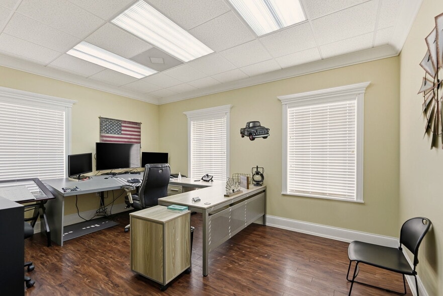 More Photos Of 410 Montbrook Ln, Knoxville Office For Lease