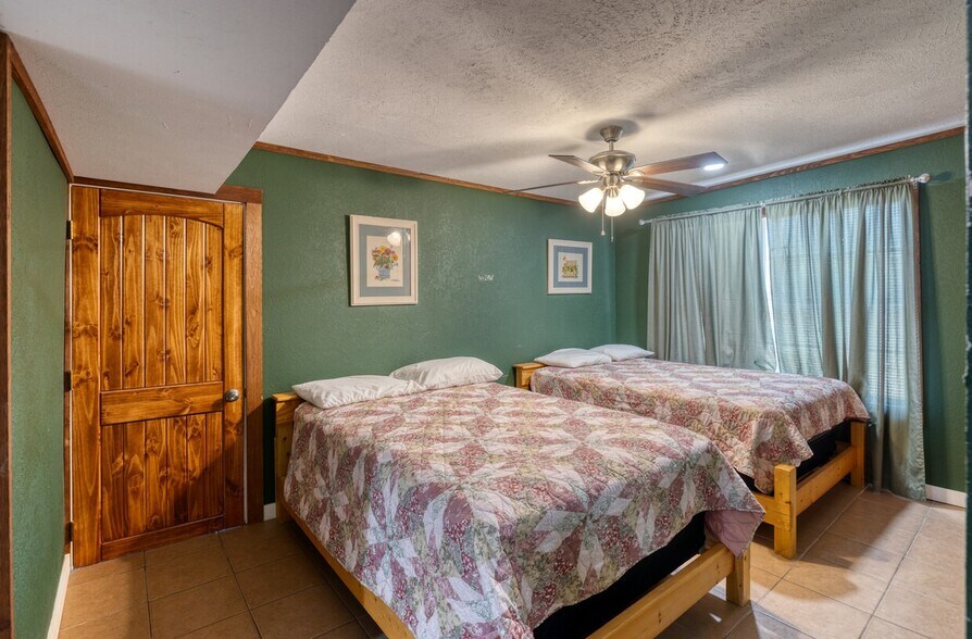 More Photos Of 49 Encino Dr, Concan Convenience Store For Sale