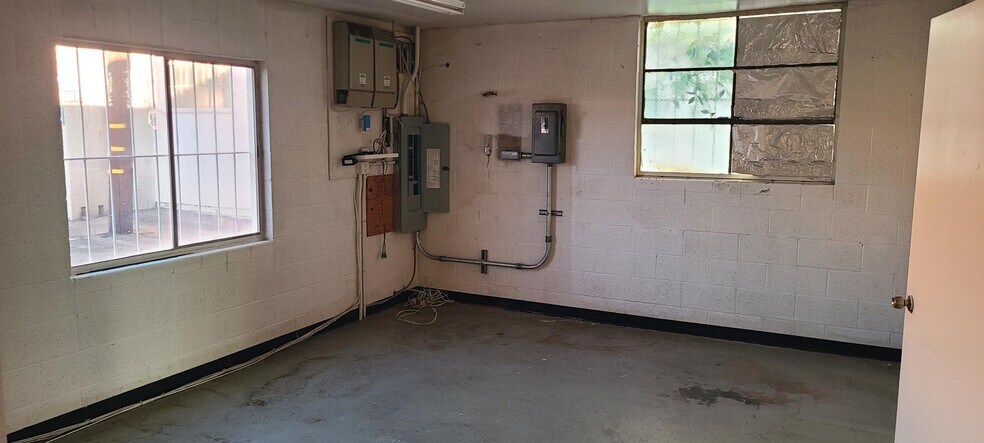 More Photos Of 936 W 9th St, Upland Warehouse For Lease