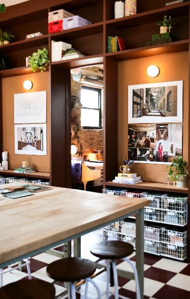 More Photos Of 1727 W Grand Ave, Chicago Showroom For Lease