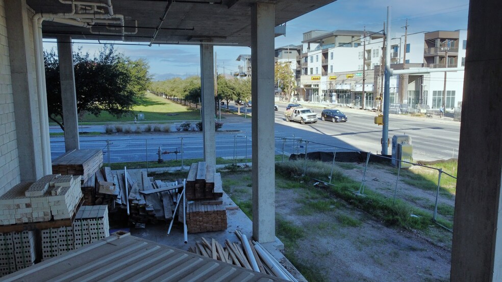 More Photos Of 5025 Mueller Blvd, Austin Apartments For Lease