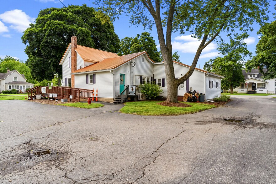 More Photos Of 325 N Cedar St, Imlay City Medical For Sale