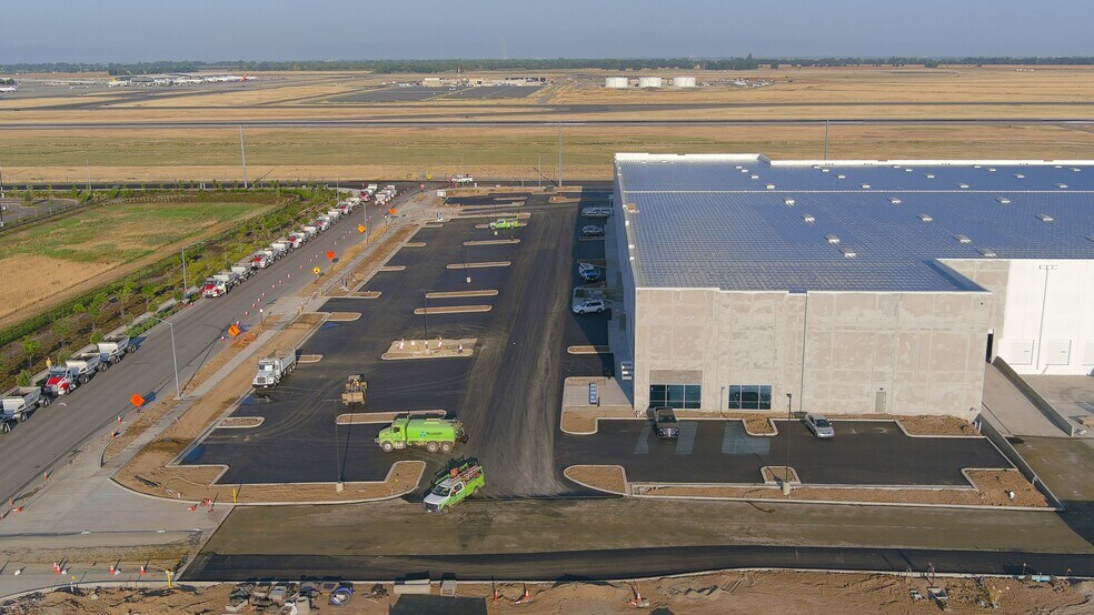 More Photos Of 7320 Power Line Rd, Sacramento Distribution For Lease