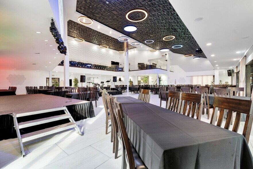 More Photos Of 345 W Foothill Blvd, Upland Restaurant For Sale