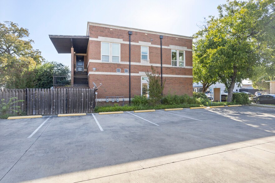 More Photos Of 814 Pennsylvania Ave, Fort Worth Loft Creative Space For Sale