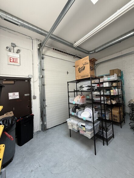 More Photos Of 3026-3030 W Carroll Ave, Chicago Warehouse For Lease