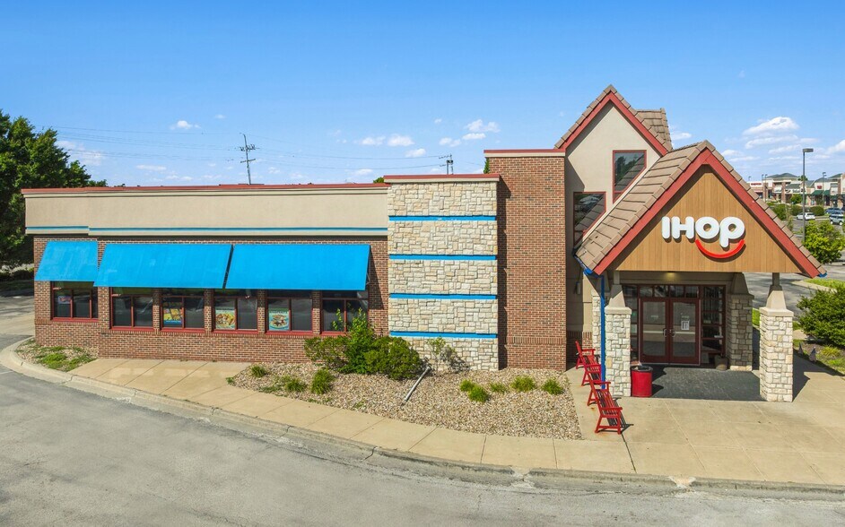 Primary Photo Of 20014 153rd St, Olathe Restaurant For Sale