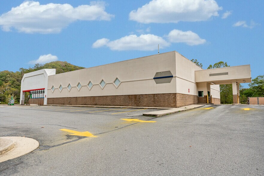 More Photos Of 19254 Seneca Trl, Marlinton Drugstore For Lease