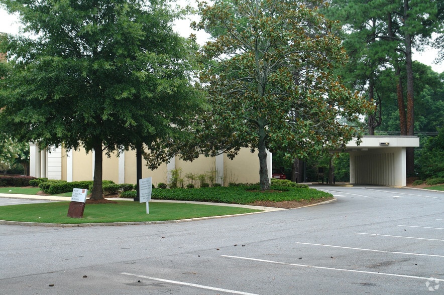 More Photos Of 325 Mount Vernon Hwy NE, Atlanta Bank For Sale