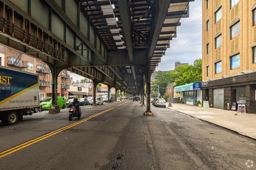 More Photos Of 31-21 31st St, Long Island City Office For Lease