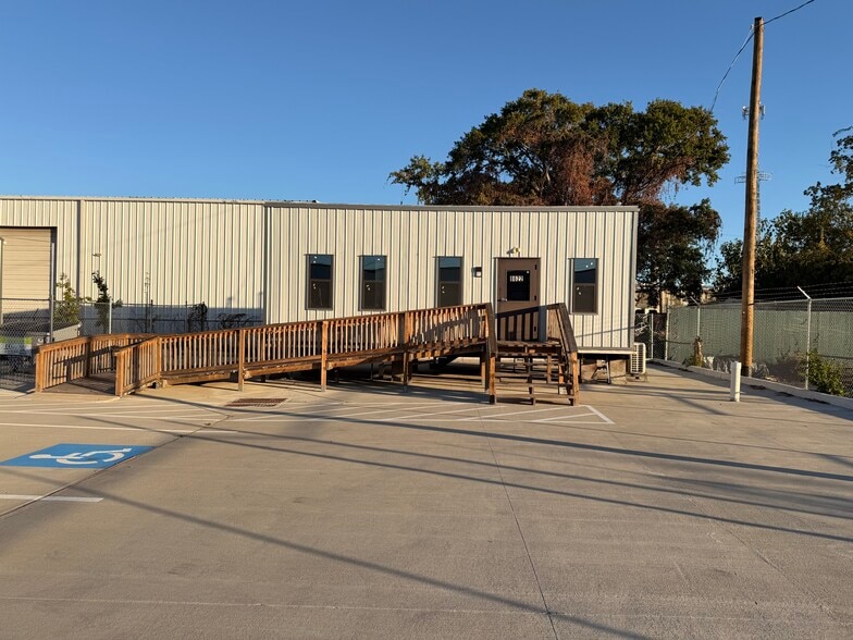 More Photos Of 8622 Lipan Rd, Houston Freestanding For Lease