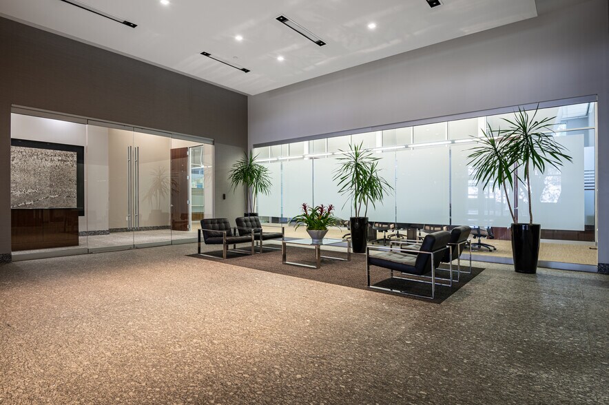 More Photos Of 25025 N I-45 Fwy, The Woodlands Office For Lease