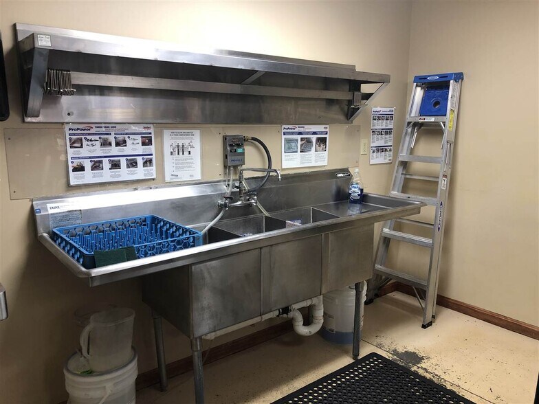 More Photos Of 675 S Main St, Brownsville Restaurant For Sale