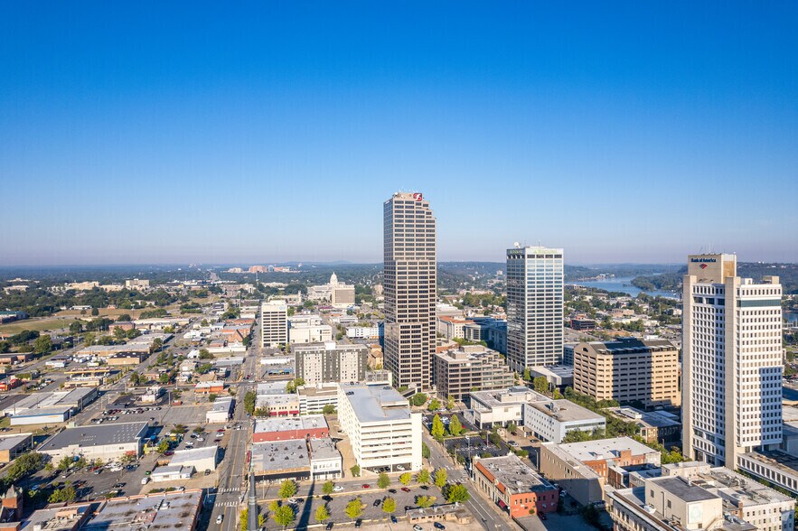 More Photos Of 425 W Capitol Ave, Little Rock Coworking Space