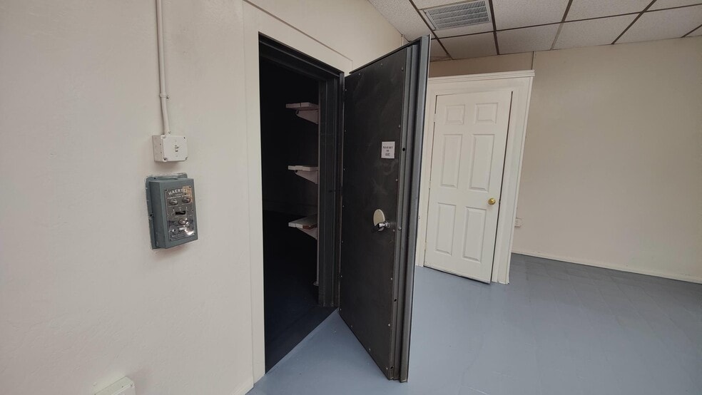 More Photos Of 953 E Sahara Ave, Las Vegas Storefront For Lease