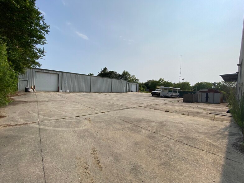 More Photos Of 241 Highway 1085, Madisonville Warehouse For Lease