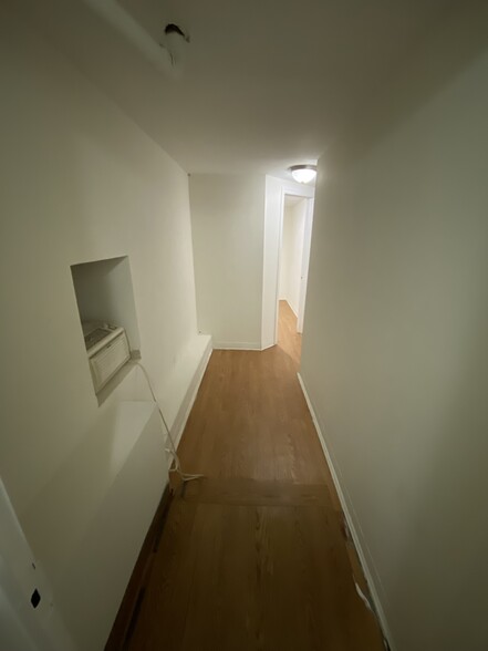 More Photos Of 527 W 48th St, New York Apartments For Lease