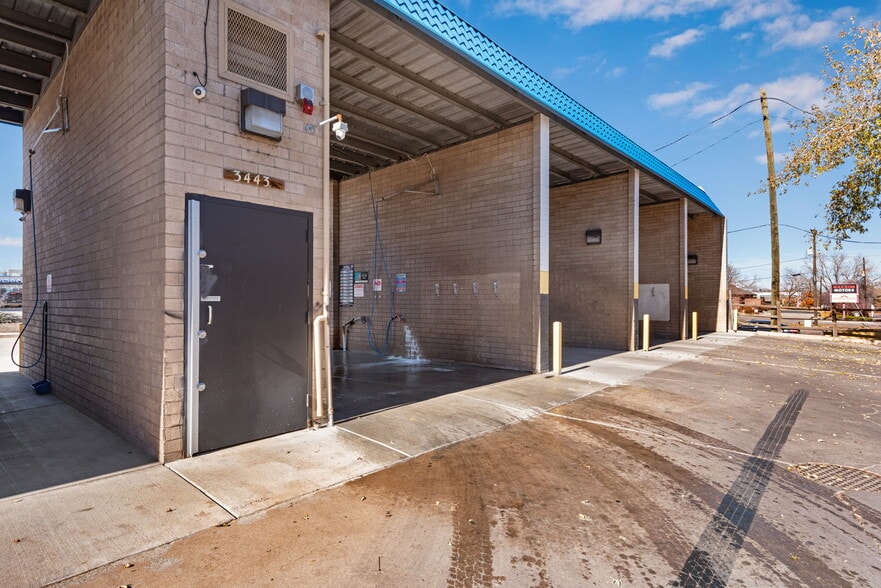 More Photos Of 3443 S Vance St, Lakewood Carwash For Sale