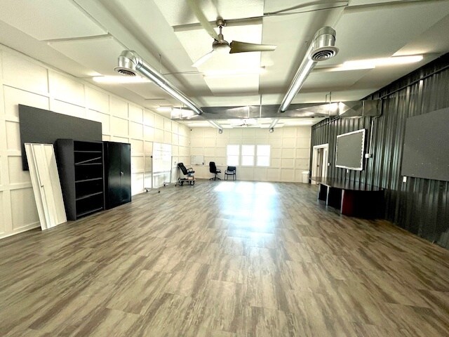 More Photos Of 3202 W Osage St, Pacific Freestanding For Lease