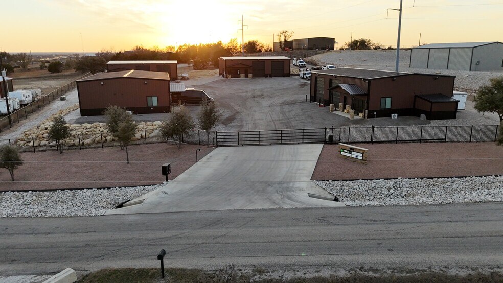 More Photos Of 109 Bennett Hills Dr, Weatherford Warehouse For Sale