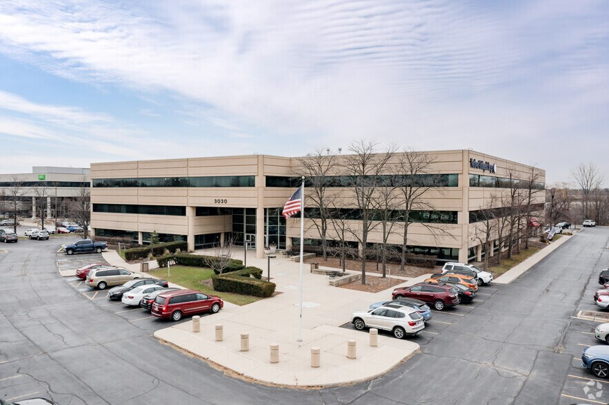 Primary Photo Of 3030 W Salt Creek Ln, Arlington Heights Medical For Lease