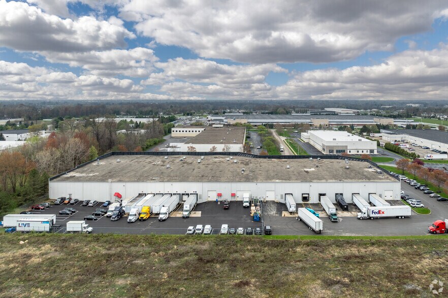 More Photos Of 3445-3455 Millennium Ct, Columbus Distribution For Lease