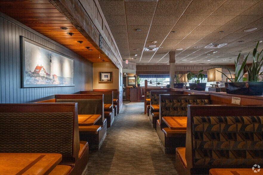 More Photos Of 4925 N Academy Blvd, Colorado Springs General Retail For Sale