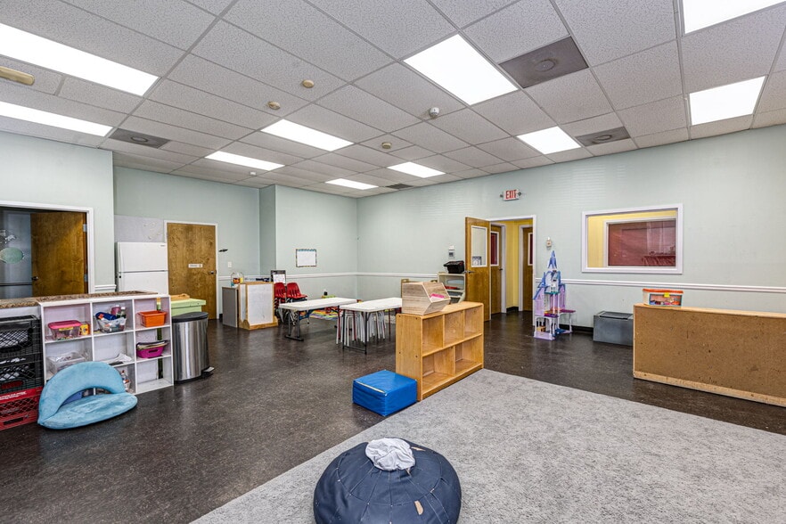 More Photos Of 7830 Veterans Pky, Columbus Office For Sale