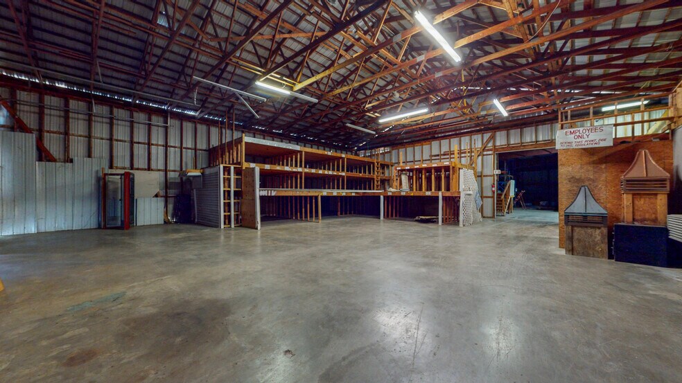 More Photos Of 5534/5546 Waterlevel Hwy, Cleveland Light Distribution For Sale