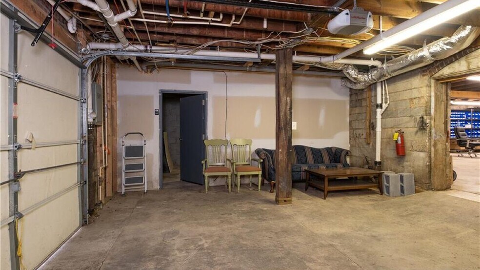 More Photos Of 35 N Main St, Jasper Loft Creative Space For Lease