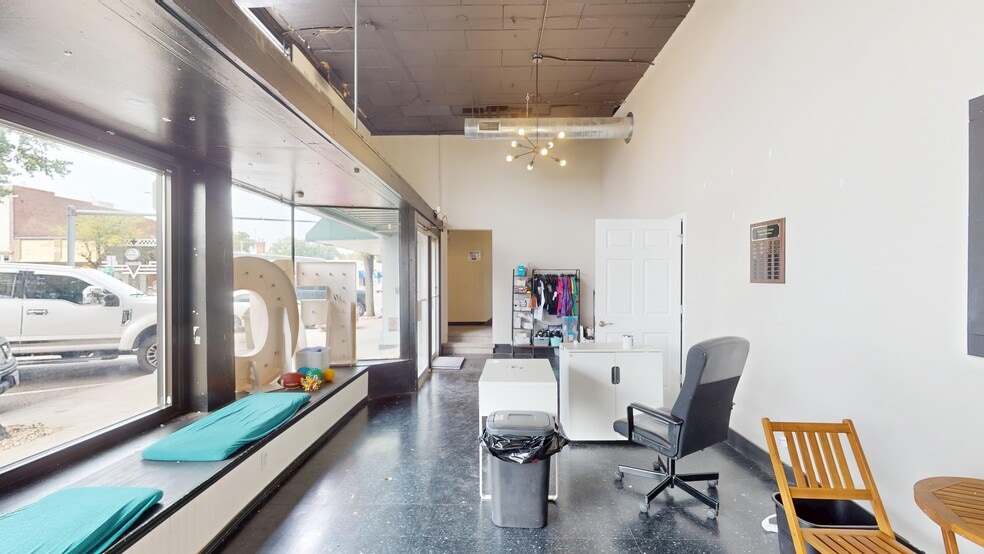 More Photos Of 215 W College Ave, Greenville Storefront Retail Office For Lease