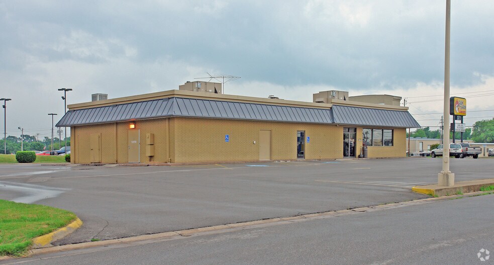 More Photos Of 2638 W Sunset Ave, Springdale Restaurant For Lease