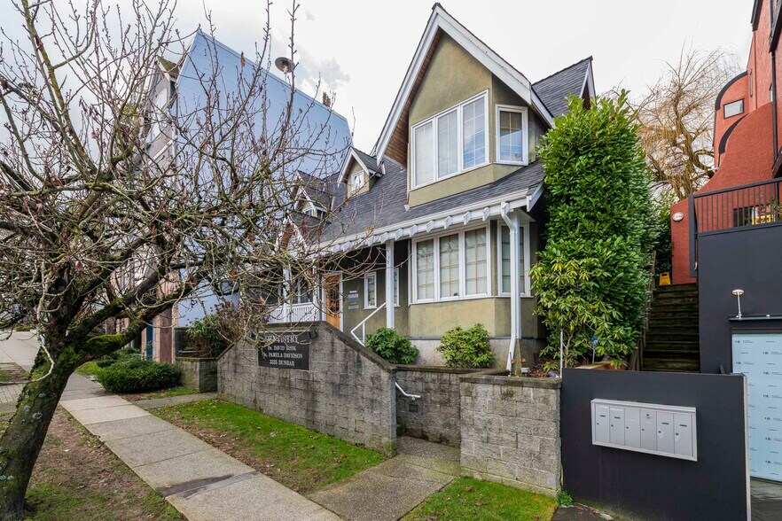 More Photos Of 3335 Dunbar St, Vancouver Freestanding For Sale