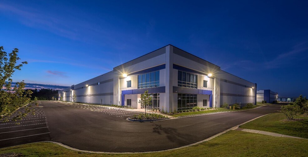 More Photos Of 2701 Galvin Dr, Elgin Warehouse For Lease